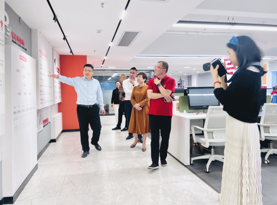 聚力賦能，共謀發(fā)展——廣州市湖南婁底商會領(lǐng)導(dǎo)一行赴聚橋文創(chuàng)考察交流